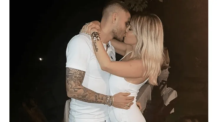 Wanda Nara se tiró en la mesa, Icardi la abrazó sin ropa y hay foto en Instagram