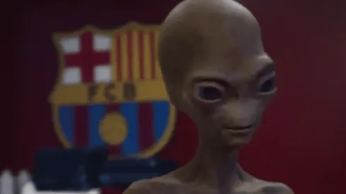 Un extraterrestre visitó el vestuario de Barcelona y Suárez tuvo que esconder la camiseta de Messi