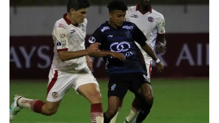 Cerro vs UTC Cajamarca por la Copa Sudamericana.
