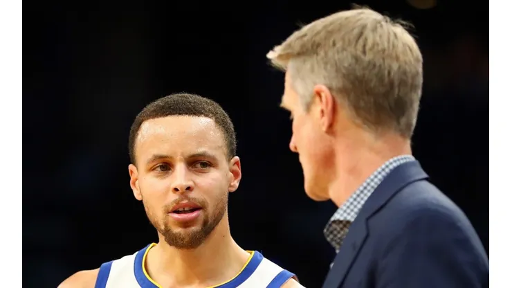 Steve Kerr tomó una medida extrema para que Stephen Curry no cometa más faltas