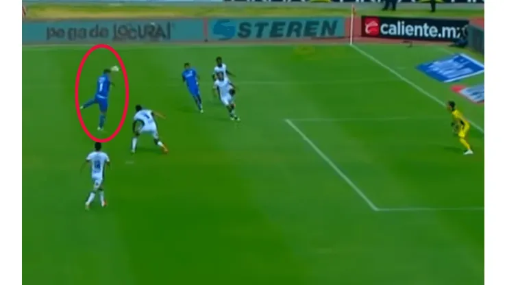 Cruz Azul ya le gana a Lobos BUAP con 2 goles en 2 minutos