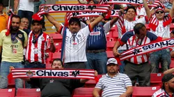 Chivas llevó más gente al Estadio que América pese a la crisis