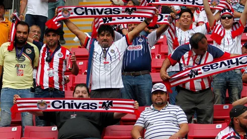 Chivas llevó más gente al Estadio que América pese a la crisis