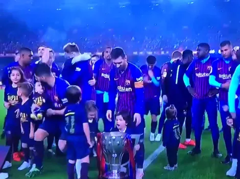 Video viral: Mateo quiso levantar la copa, no pudo y Messi lo ayudó