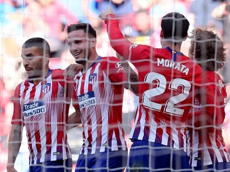 Atlético Madrid ganó con polémica y obligó al Barcelona a ganar para ser campeón hoy