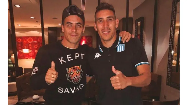 Centurión junto a Brian Fernández.