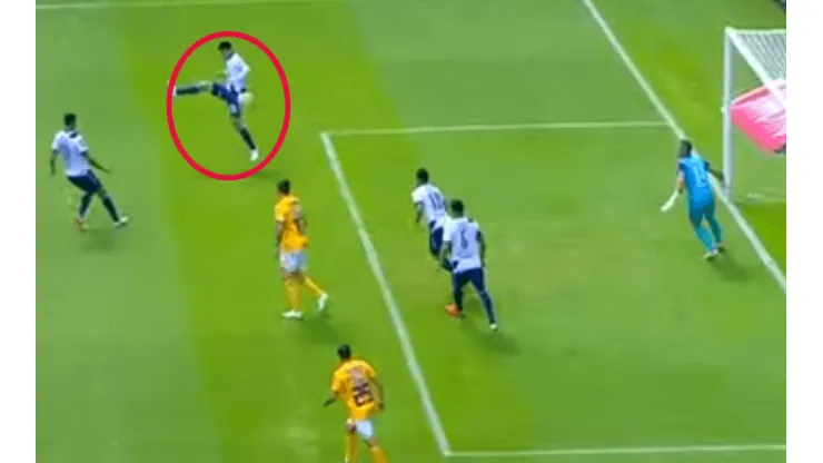 El insólito autogol con el que Tigres gana en Puebla
