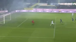 Lo dejaron mano a mano con el arquero y Luis Muriel no falló para el primero de la Fiorentina