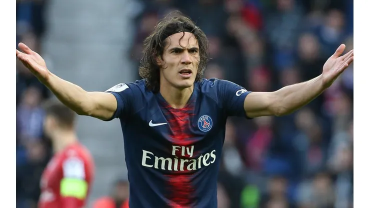 ¿Vale la pena? PSG intercambiaría a Cavani por uno de los delanteros más controversiales del momento