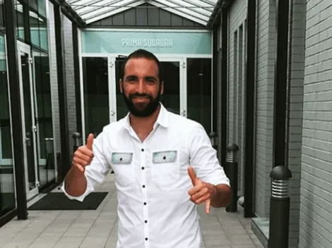 Épico: Higuaín fue a un cumpleaños disfrazado de Elvis Presley y se llevó una ovación