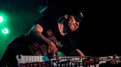 Foto de Pablo Lescano, cantante de Damas Gratis.