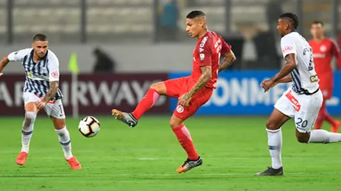 Guerrero, entre algodones: el delantero se retiró lesionado luego de un cruce durante el partido ante Alianza Lima