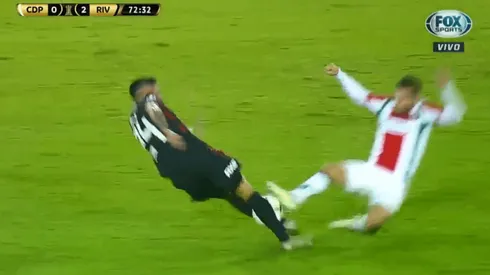 Roja directa: la brutal patada que dejó sangrando a Enzo Pérez ante Palestino