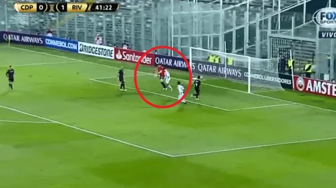 A Armani se le escapó la pelota y terminó haciendo falta afuera del área