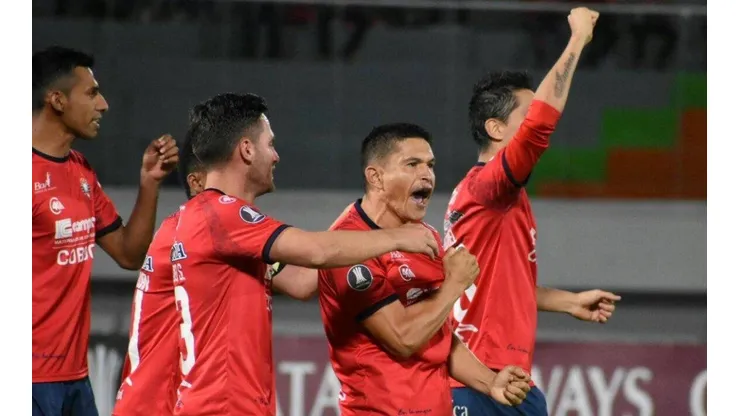 Wilstermann le ganó a los 88' a Paranaense y complicó a Boca y Tolima
