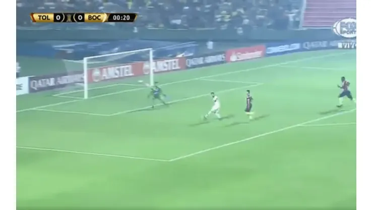 Tolima sacó del medio, Boca la recuperó y Benedetto casi hace el 1-0 a los 20 segundos