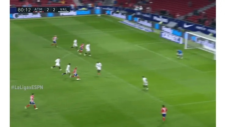 Todo en un metro: Ángel Correa recibió de espalda, se dio vuelta y clavó un golazo