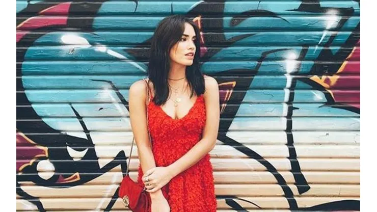 Lali Esposito se vistió de gala con un vestido negro y metió historia levantando la pierna