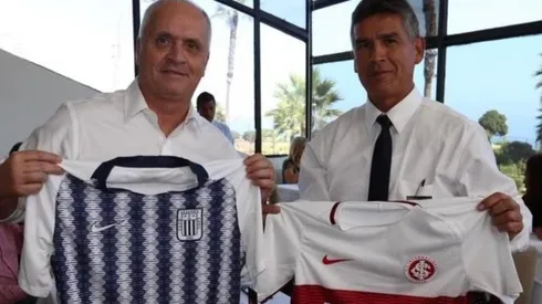 En cara al partido ante Alianza los dirigentes se reunieron y cambiaron camisetas