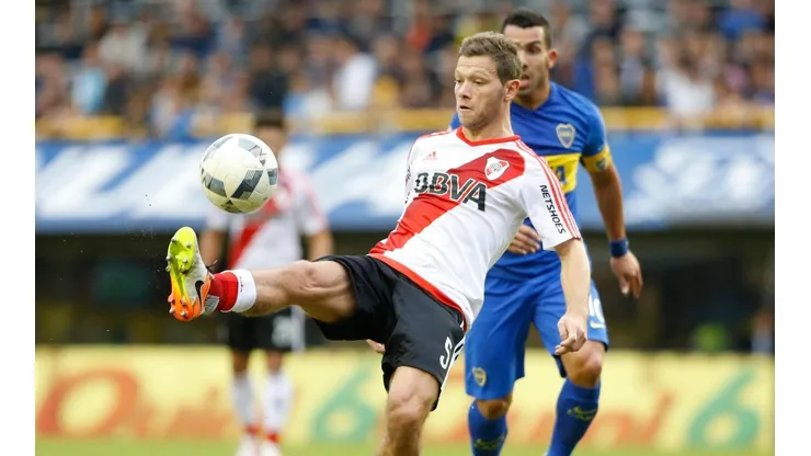 Nicolás Domingo con la camiseta de River.