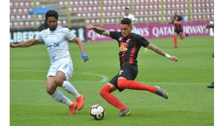 Cruzeiro lidera con comodidad.
