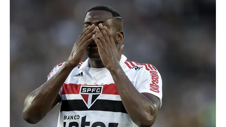 Gonzalo Carneiro vive horas negras en Brasil.