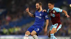Gonzalo Higuaín enfrentando a Burnley.