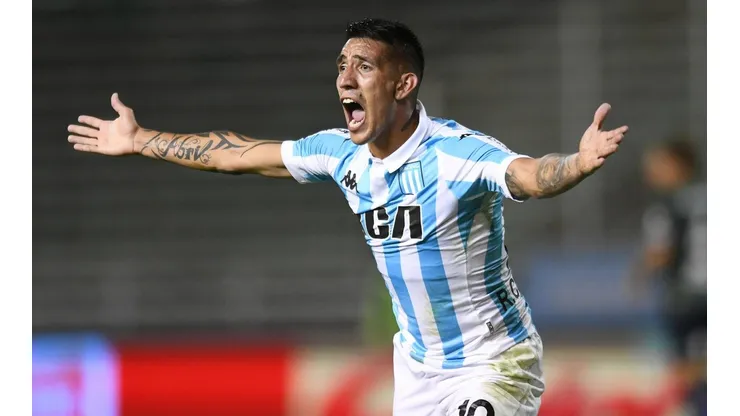 Ricardo Centurión con la camiseta de Racing.