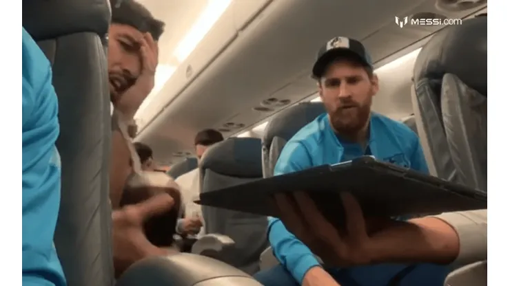 El sitio oficial de Messi subió un video inédito suyo jugando con Suárez al Parchís