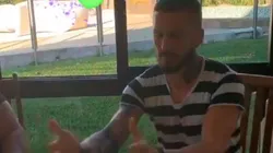 Benedetto rompió un huevo con forma de gallina.