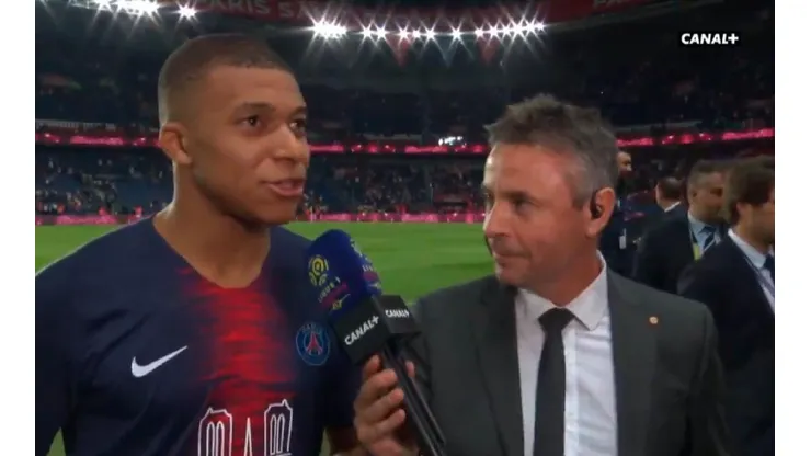Mbappé, en diálogo con la prensa al finalizar el partido.