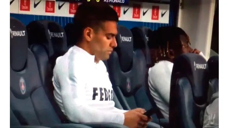 Falcao y un Compex en el banco del Mónaco.