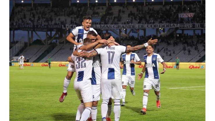 El festejo de los jugadores de Talleres.