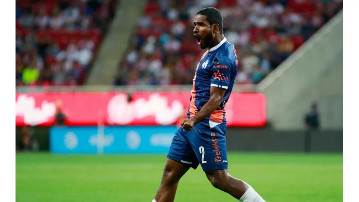 Angulo marcó todos los goles del partido.