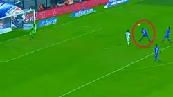 ¡Travesaño en el último minuto! Casi autogol de Pablo Aguilar para Pumas