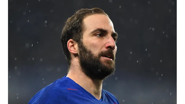 Gonzalo Higuaín defendiendo los colores del Chelsea.