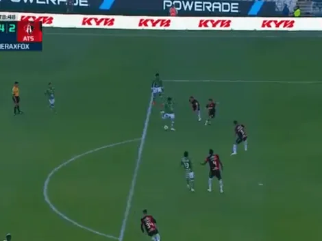 Juan José Macías enganchó con un taco y la clavó en el ángulo para liquidar el partido