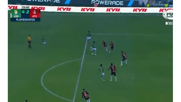 Golazo del jugador cuyo pase pertenece a las Chivas.