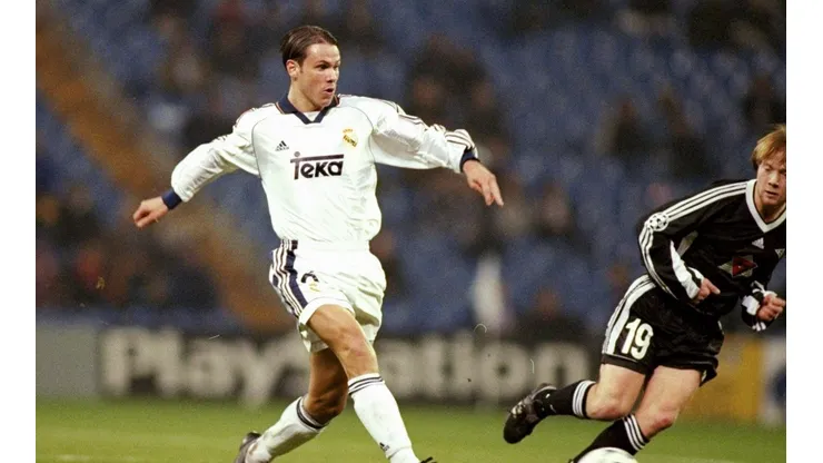 Fernando Redondo jugando para Real Madrid.