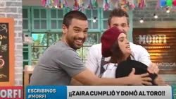 No es Wanda Nara: Zaira, su hermana, se quedó sin corpiño en vivo y en directo