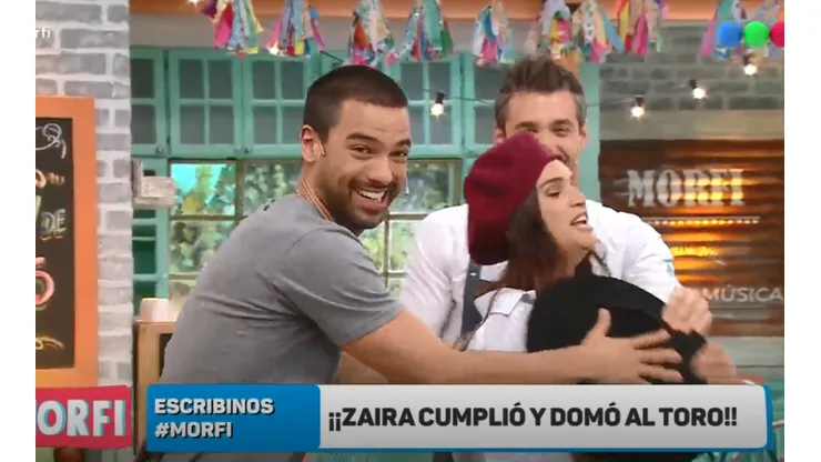 No es Wanda Nara: Zaira, su hermana, se quedó sin corpiño en vivo y en directo