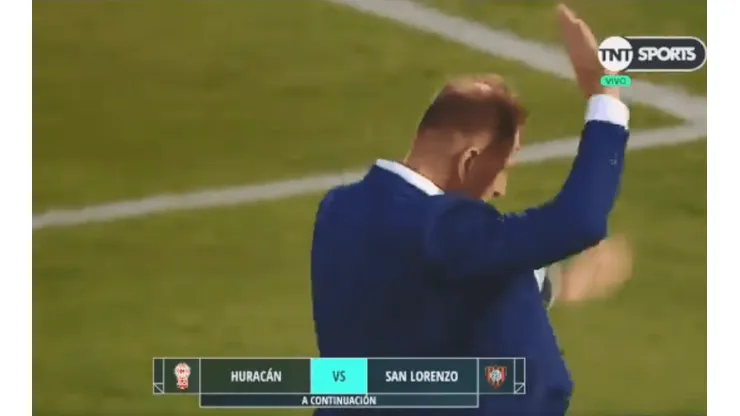 No lo vimos nunca: Pitana salió a la cancha y los hinchas de Huracán ¡lo ovacionaron!