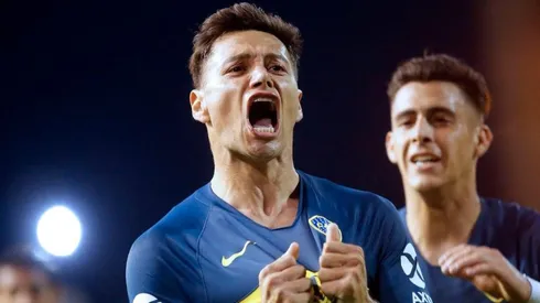 TITULAR. Mauro Zárate celebra con todo su golazo para el 2-0 (Foto: Agencia Télam).