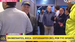 Crespi llegó al estadio con una gorra que decía "cero descensos"