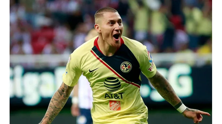 Castillo presumió el nuevo producto en sus redes.
