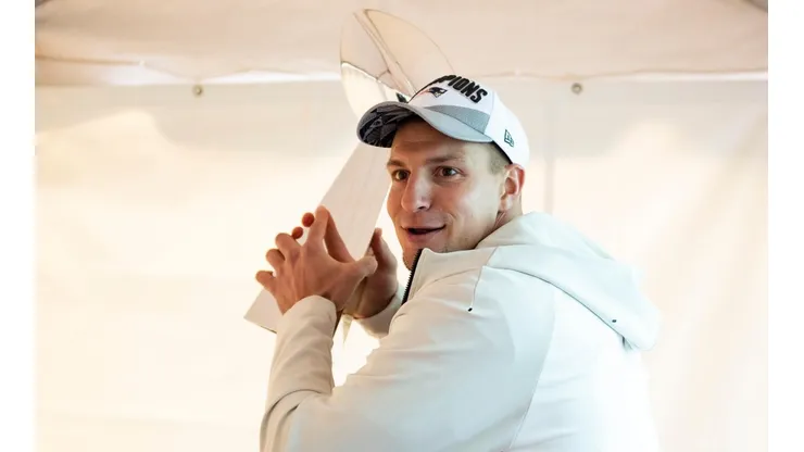 Rob Gronkowski arruinó su trofeo de Superbowl al usarlo como bate de béisbol