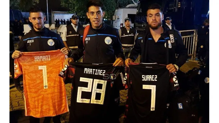 Para guardarla por siempre: los jugadores de Argentino de Merlo cambiaron camisetas con los de River