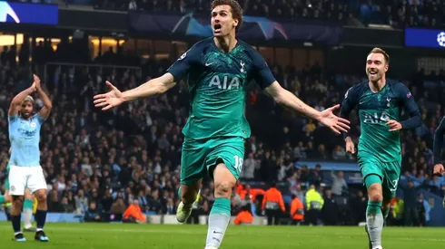Tottenham pasó de ronda en un partido de locos ante el City.