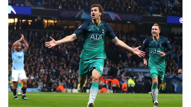 Tottenham pasó de ronda en un partido de locos ante el City.