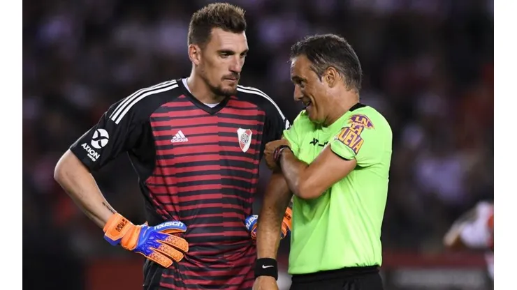 Armani antes de su lesión ante Talleres.